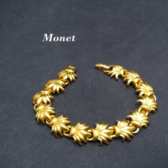 Vintage Monet Floral Satin Finish Bracelet, Gold Plated, 1960s, 7 Inches - Picture 3 of 10